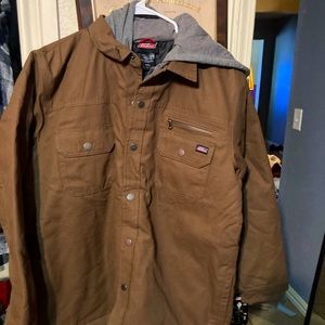New with tags dickies jacket. Brown size lg